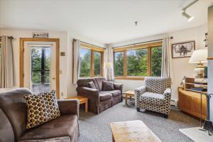 Highridge B16 Delightful Two Bedroom Mountain Condo with Pool, Game Room, and Sauna