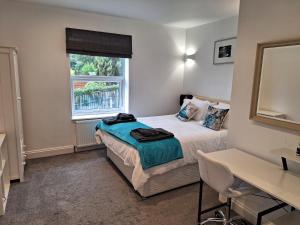 Spacious, modern first floor flat near beach and ferry