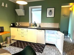 Luxurious apartment (private & quiet area)+parking