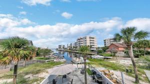 Red Hot Retreat - Updated Holiday Isle Townhome on the Destin Harbor