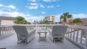 Red Hot Retreat - Updated Holiday Isle Townhome on the Destin Harbor