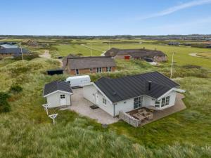 Holiday Home Elfi - 700m from the sea in Western Jutland by Interhome