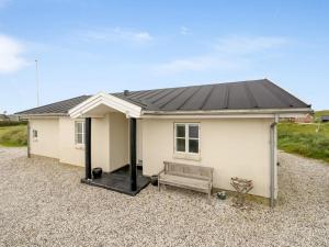 Holiday Home Elfi - 700m from the sea in Western Jutland by Interhome