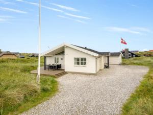 Holiday Home Elfi - 700m from the sea in Western Jutland by Interhome