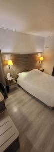 Hotels Crystal Hotel Saint Denis Basilique : photos des chambres