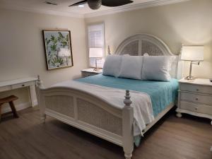 Steps to the Beach - Near Ocean Annies and Apache Pier