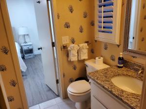 Steps to the Beach - Near Ocean Annies and Apache Pier