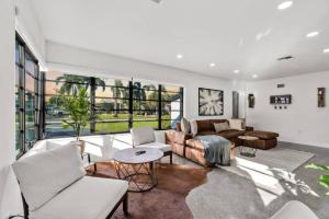 Modern Pool Home Great for Families