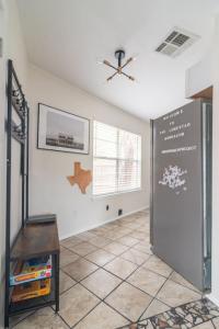 Downtown Lonestar Bungalow at Beer Ranch Project