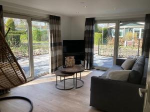 Luxe chalet met airco bij bos en zwemwater