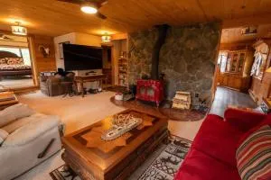 Warm Woodland Getaway with Land - Jelm