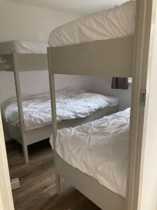 Luxe chalet met airco bij bos en zwemwater
