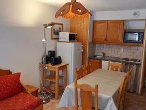 Appartement cosy 6 pers, centre village, proche pistes, parking, WiFi - FR-1-508-107