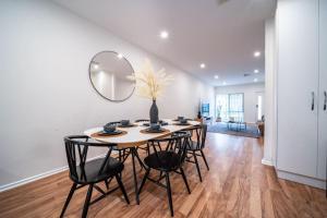 Black Oak at Brompton – Contemporary Parkside Stay