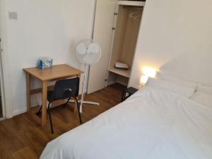 Close To Tower Bridge Central London - 4 Bedroom House - 3 Bathrooms - Free Parking 3 Cars - Sleep 9