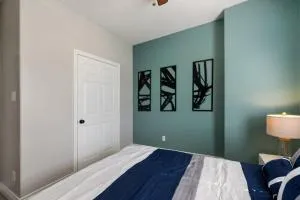 Modern 3 Bedroom with 85 Inch TV - دير بارك