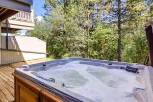 obrázek - Cozy Colorado Retreat with Hot Tub Walk to Skiing!