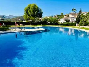 Stunning mountain views! Private Villa with fabulous communal pool! - Parcent