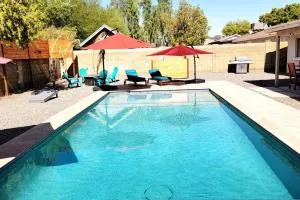 Mesa Oasis Private Pool Spacious! 10+ guests 7 Beds New, Great Location! - 休闲世界