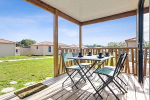 Maisons de vacances Cottage with patio and garden in Saubrigues - Welkeys : photos des chambres