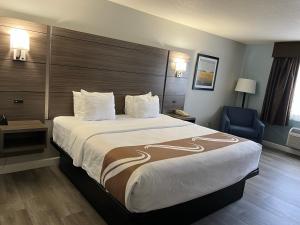King Room - Non-Smoking room in Quality Inn & Suites Red Wing