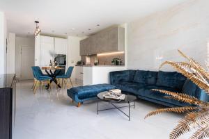 White Marble Tranquility, Park Side Life