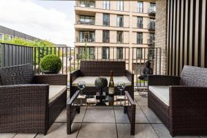 White Marble Tranquility, Park Side Life