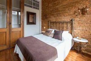 The Wall Montevideo [001] Live in The Old Town - Santiago Vázquez