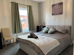 Spacious 2-Bedroom House In Stockton Heath With Free WiFi By Amazing Spaces Relocations Ltd