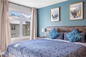 Lux 2BR 5BD Suite Mountain view!