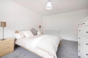 Two Bedroom Country Cottage With Parking