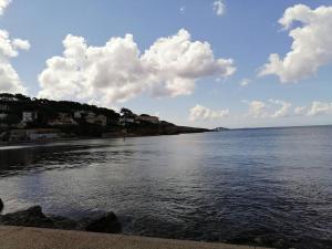 T 2 à 5 mn à pied de la mer