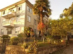 Seyoni Konaklama - Yakovit