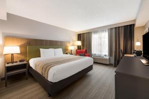 King Room - Disability Access/Non-Smoking room in Country Inn & Suites by Radisson Wichita East KS