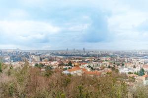 Appartements Charmant 2 chambres renove avec balcon-Oullins : Appartement