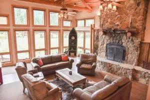 Lazy J Mountain Retreat In Red River Nm - 陶斯滑雪谷