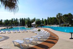 Maisons de vacances Bungalow charmant pres de Vias avec piscine partagee : photos des chambres