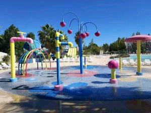 Maisons de vacances Bungalow de 3 chambres avec piscine partagee et terrasse a Vias a 1 km de la plage : photos des chambres