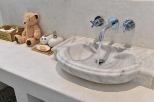 Margarita Studios Ambelas