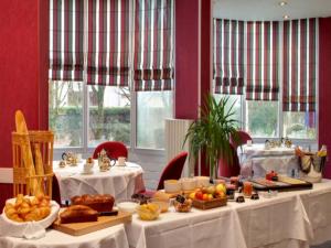 Hotels Grand Hotel de Solesmes : photos des chambres