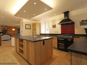 Maison spacieuse avec jardin, spa et salle de jeux - FR-1-497-187