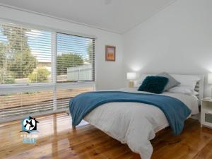 3BR Updated Coastal Beach House in Funky Port Elliot