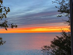 obrázek - Sunset Serenity - Incredible Home On Lake Bluff!