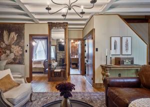 Luxuriously Restored Farm Cabin