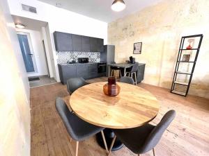 Appartements Hypercentre - FREE Parking - clim - wifi - netflix : photos des chambres