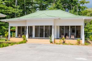 Macmillans Holiday Villas