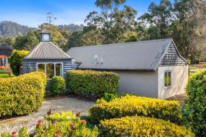 The Clocktower - Serene Stay at Herons Rise Vineyard