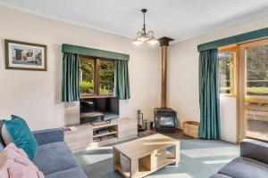 The Clocktower - Serene Stay at Herons Rise Vineyard