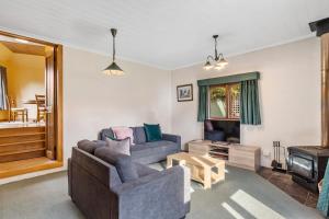 The Clocktower - Serene Stay at Herons Rise Vineyard