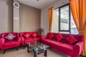 RedDoorz Syariah near Airlangga University Campus B